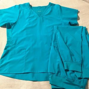 Wonderwink scrubs XL set